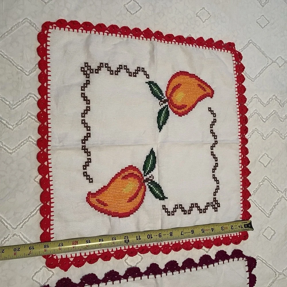 VTG  Needlepoint Tea Towels Set Of 2 Crochet‎ Trim Farmhouse Chic Handmade Decor